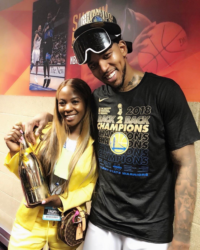 跟队记者：阿莱格里明确要求冬窗买前锋；米兰没考虑齐尔克泽（随队记者：阿莱格里明确要冬窗引进前锋，米兰暂未考虑齐尔克泽）