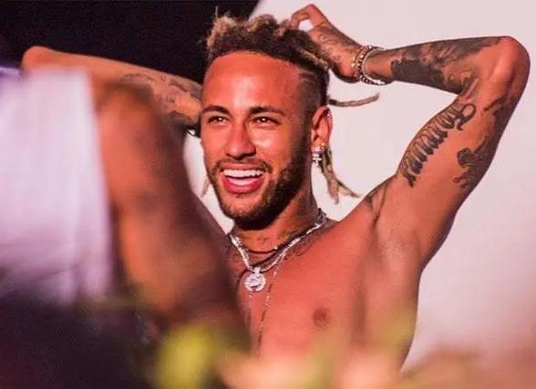 TA：帕尔特伊已接受黄潜的体检；明天他将在伦敦出席听证会（TA：帕尔特伊完成黄潜体检，明日赴伦敦参加听证会）