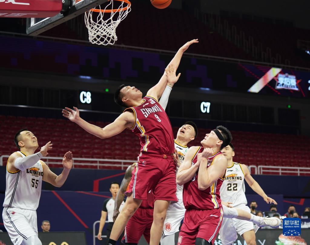 新疆78-91浙江遭1喜3忧！纳托尔获赞，金+2锋线状态糟糕！（新疆78-91不敌浙江，一喜三忧：纳托尔获赞，金与两锋线低迷）