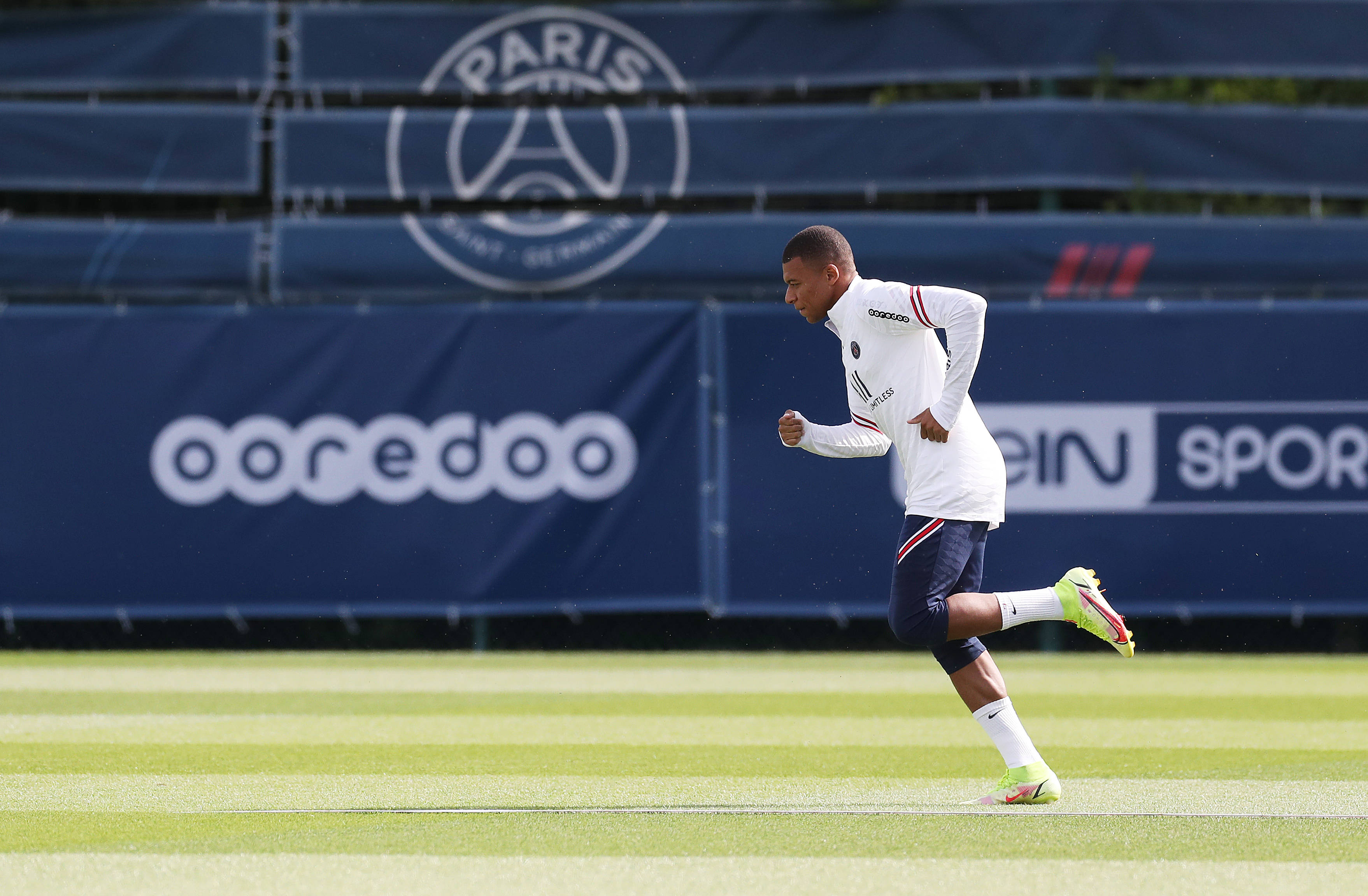 投篮得多练！阿门上半场7中3&三分3中0 得到6分3篮板2助攻（阿门投射仍需提升：半场7投3中、三分3投全失，收获6分3篮板2助攻）