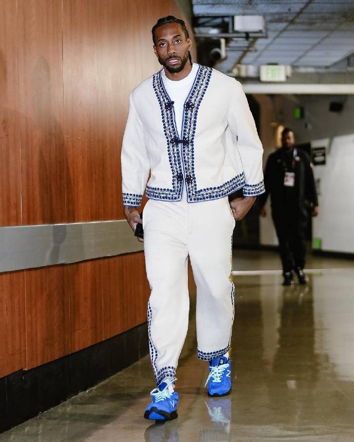 29岁法国女子网球名将转行当“网红模特”，曾因隆胸惹争议（29岁法国女网坛名将转型做网红模特，曾因隆胸手术引发争议）