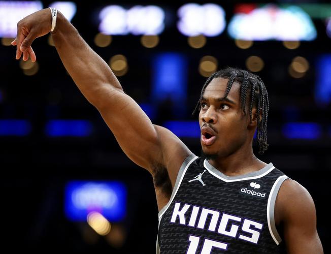 记者：里尔18岁中场布阿迪的团队否认球员与巴黎的转会传闻（记者：里尔18岁中场布阿迪团队辟谣与巴黎的转会传闻）